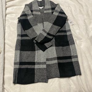 NWT Time & Tru size Small Black and Gray plaid cardigan